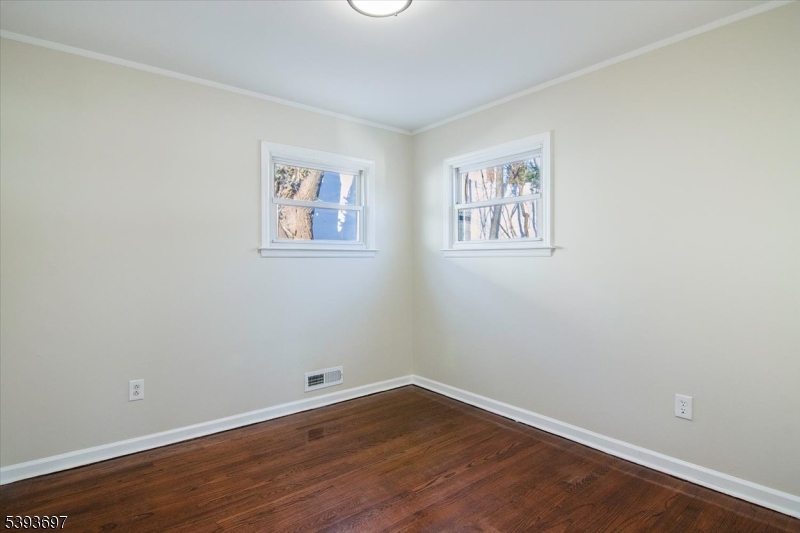 301 Riverview Road Pompton Lakes, NJ 07442 - Photo 18 of 33