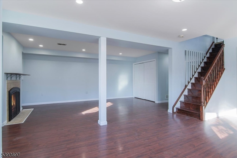 301 Riverview Road Pompton Lakes, NJ 07442 - Photo 20 of 33
