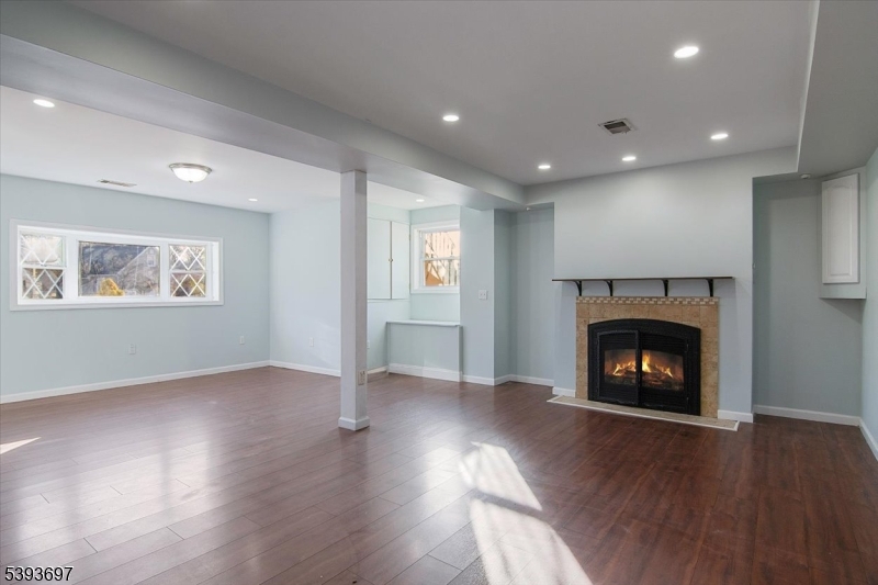 301 Riverview Road Pompton Lakes, NJ 07442 - Photo 21 of 33