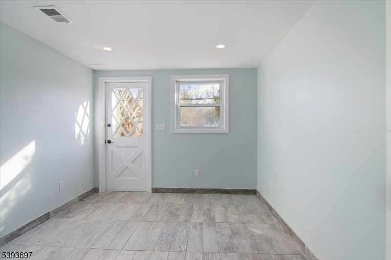 301 Riverview Road Pompton Lakes, NJ 07442 - Photo 25 of 33