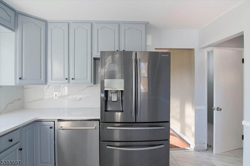 301 Riverview Road Pompton Lakes, NJ 07442 - Photo 5 of 33