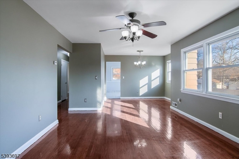 301 Riverview Road Pompton Lakes, NJ 07442 - Photo 6 of 33