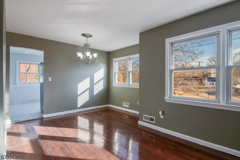 301 Riverview Road Pompton Lakes, NJ 07442 - Photo 7 of 33