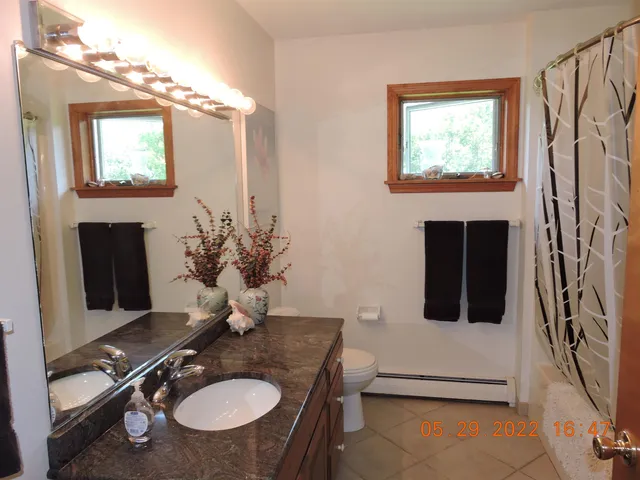 $514,000 | 124 Lakefront Lane, Barton, VT 05822