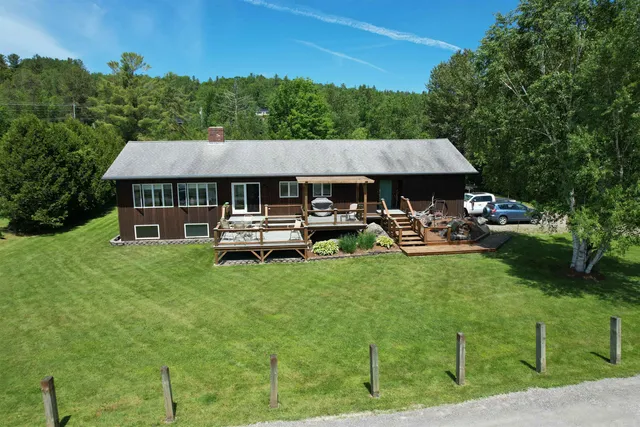 $514,000 | 124 Lakefront Lane, Barton, VT 05822