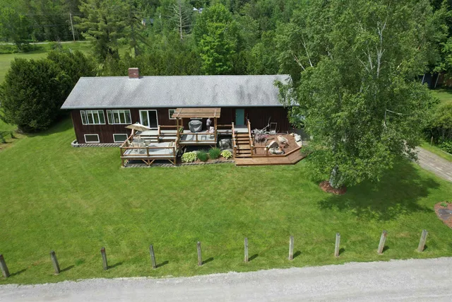 $514,000 | 124 Lakefront Lane, Barton, VT 05822