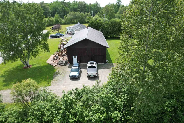 $514,000 | 124 Lakefront Lane, Barton, VT 05822