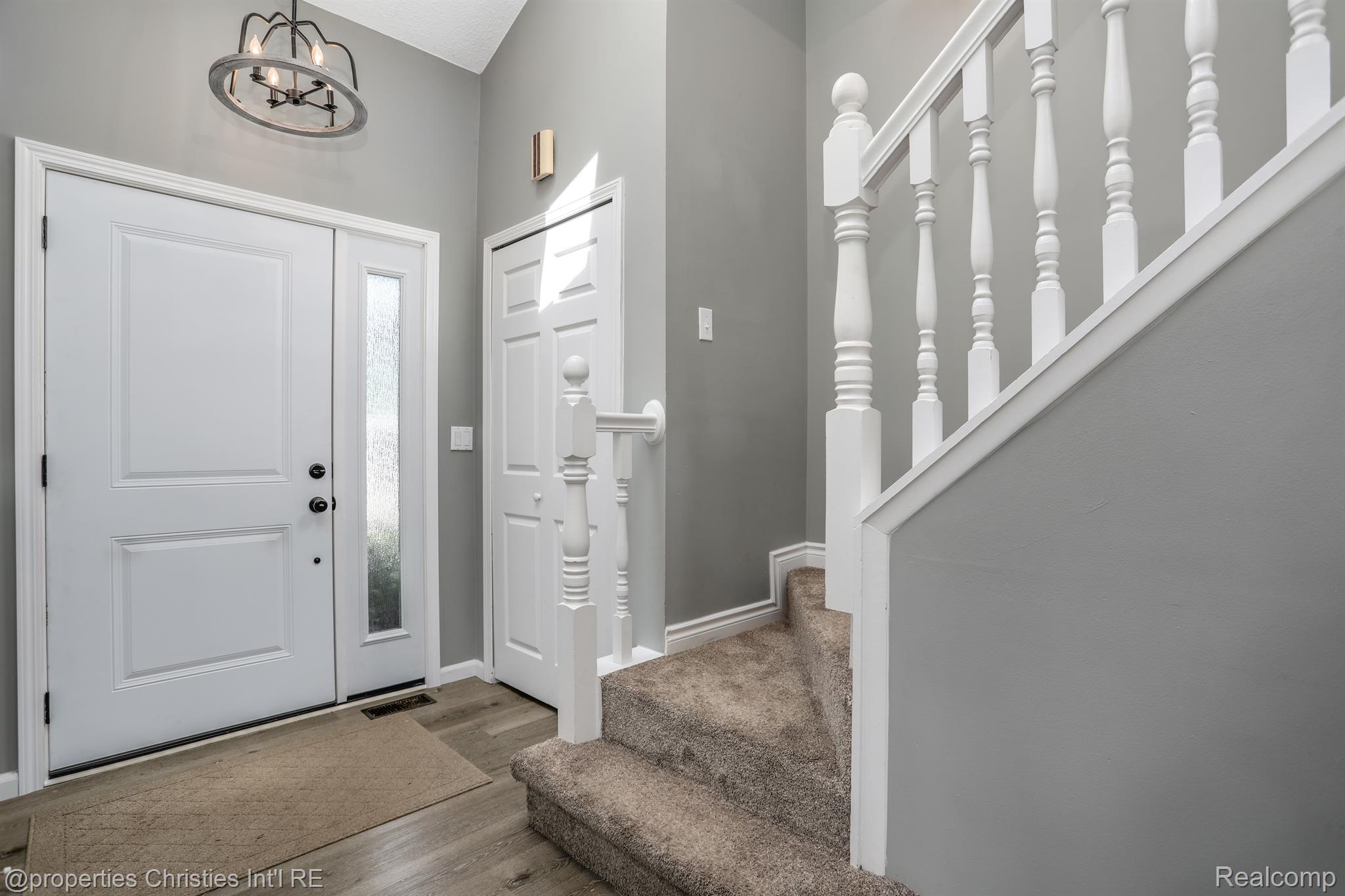 9524 Cedargrove Road Clarkston, MI 48348 - Photo 5 of 53 Entry