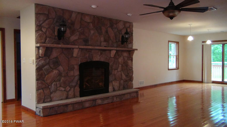 423 Mallard Lane Bushkill, PA 18324 - Photo 8 of 13