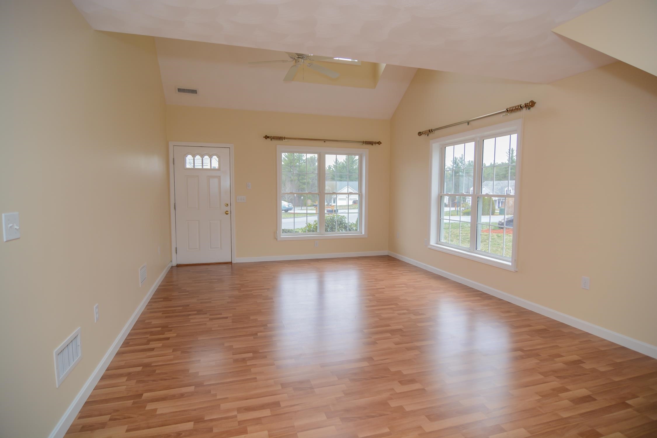 36 Hadleigh Road Windham, NH 03087 - Photo 3 of 20