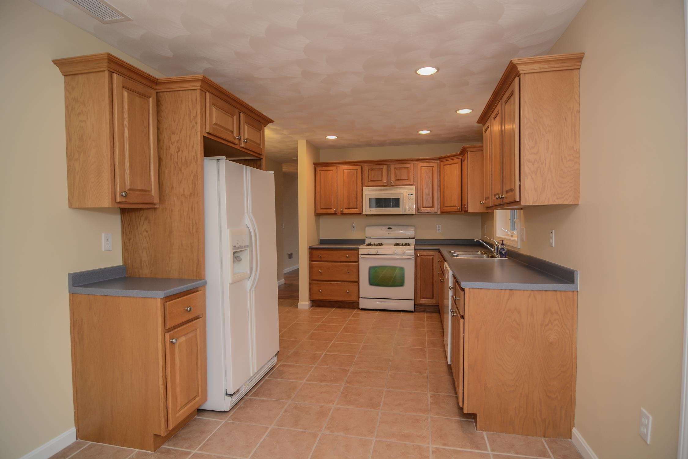 36 Hadleigh Road Windham, NH 03087 - Photo 5 of 20