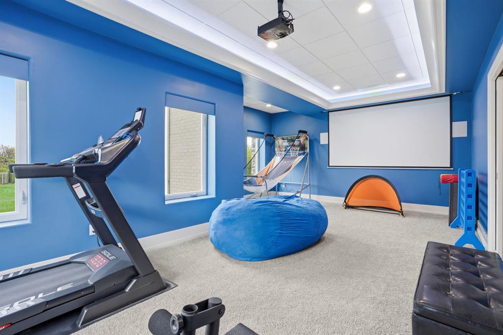931 Pleasant Hill Road Wexford, PA 15090 - Photo 44 of 50 a room with gym equipment