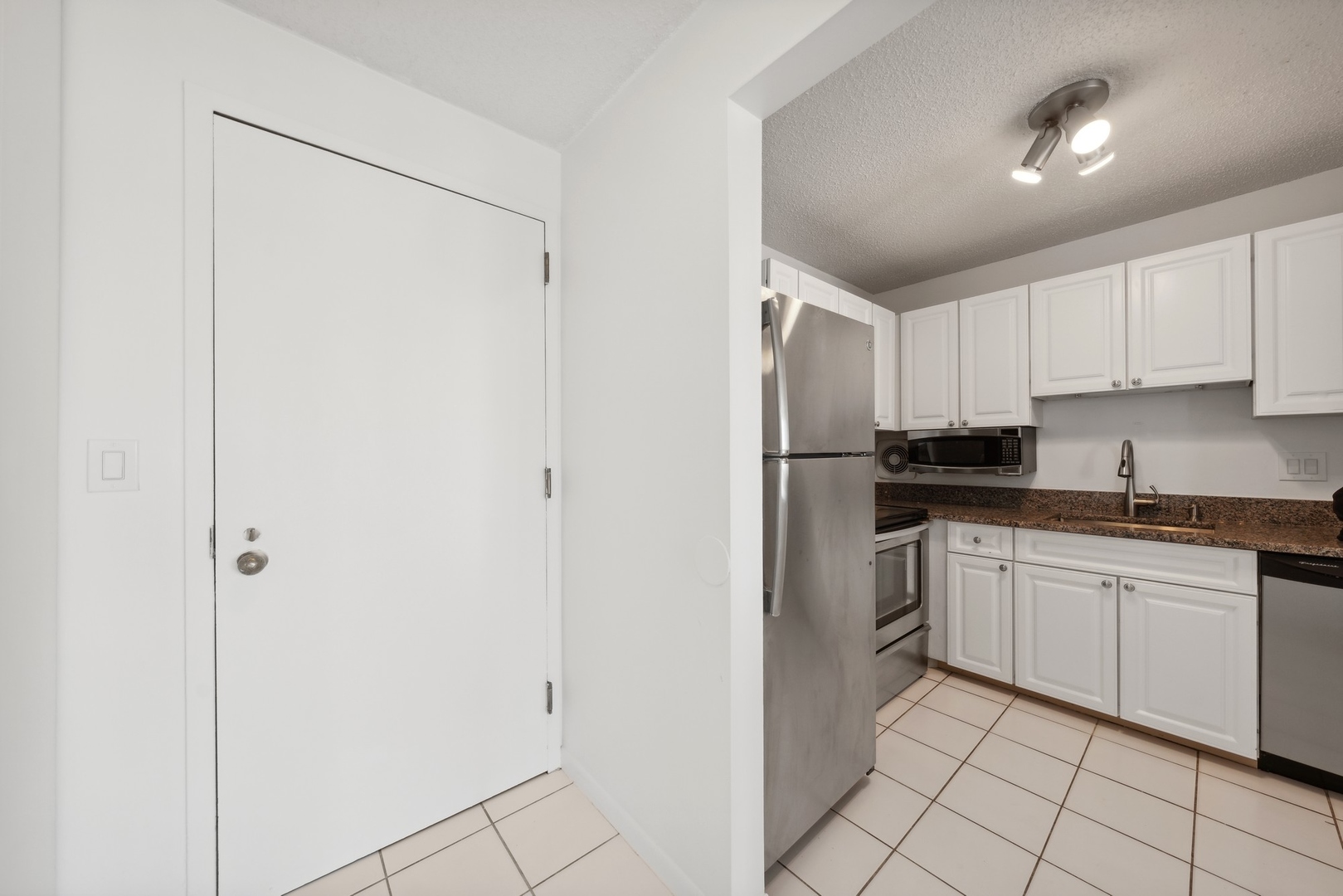 111 West Maple Street, Unit 2910 Chicago, IL 60610 - Photo 4 of 16