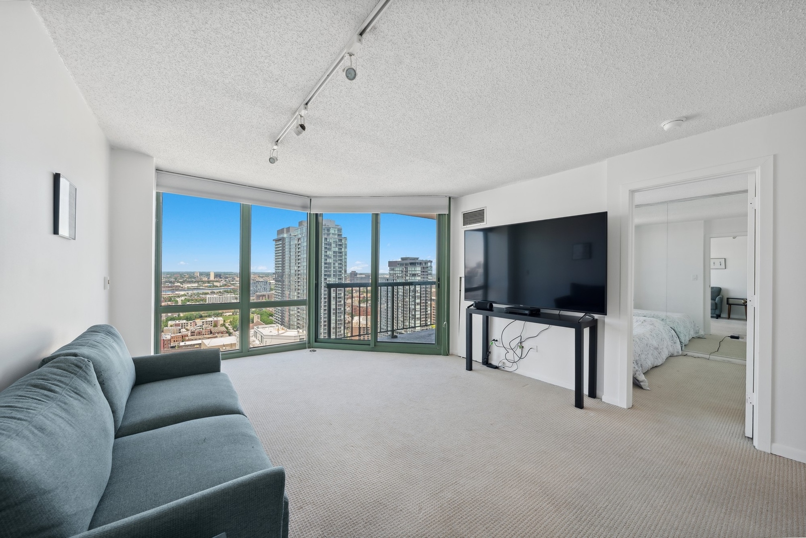 111 West Maple Street, Unit 2910 Chicago, IL 60610 - Photo 8 of 16