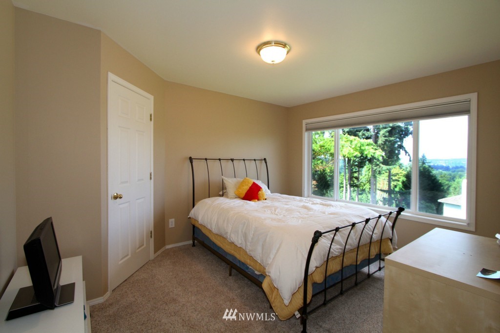 8539 Northeast 176th Street Bothell, WA 98011 - Photo 15 of 23 Gallery Image 15