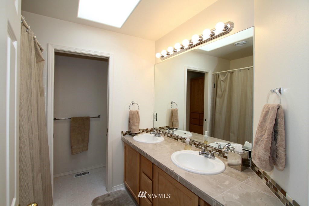 8539 Northeast 176th Street Bothell, WA 98011 - Photo 16 of 23 Gallery Image 16