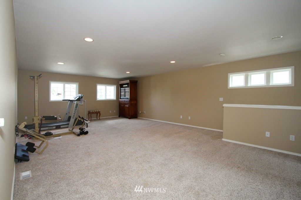 8539 Northeast 176th Street Bothell, WA 98011 - Photo 19 of 23 Gallery Image 19