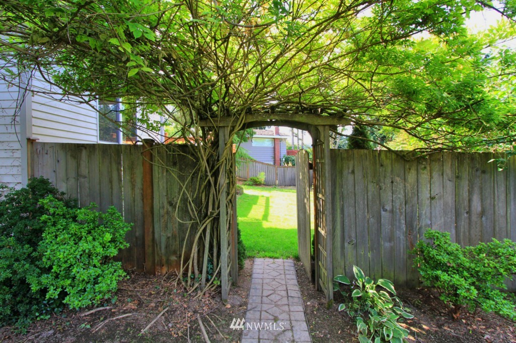 8539 Northeast 176th Street Bothell, WA 98011 - Photo 20 of 23 Gallery Image 20