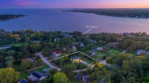 $899,000 | 3 Jefferson Avenue, Hampton Bays, NY 11946