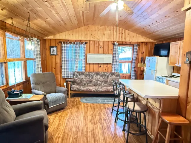 $199,990 | 1085 County Rd F, Unit 11, Edgewater, WI 54817