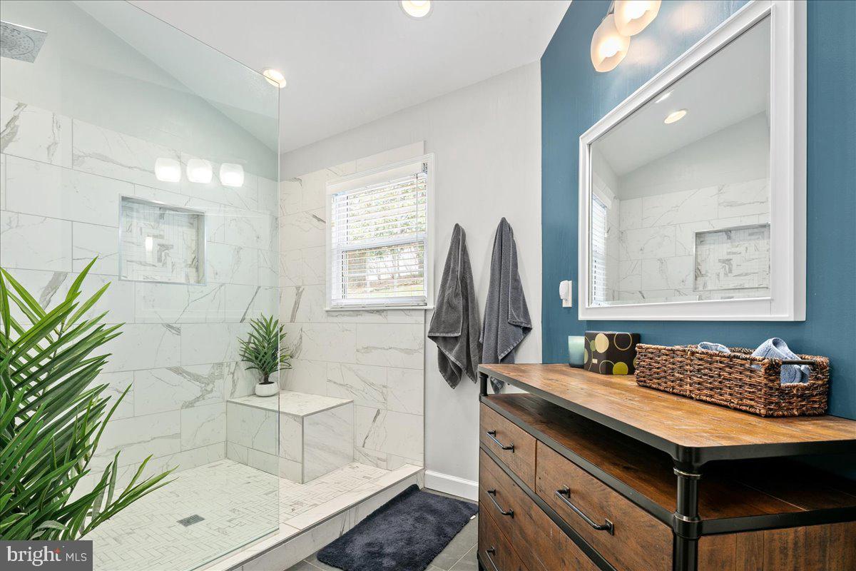 3012 Russell Road Alexandria, VA 22305 - Photo 26 of 56 a room with furniture and window