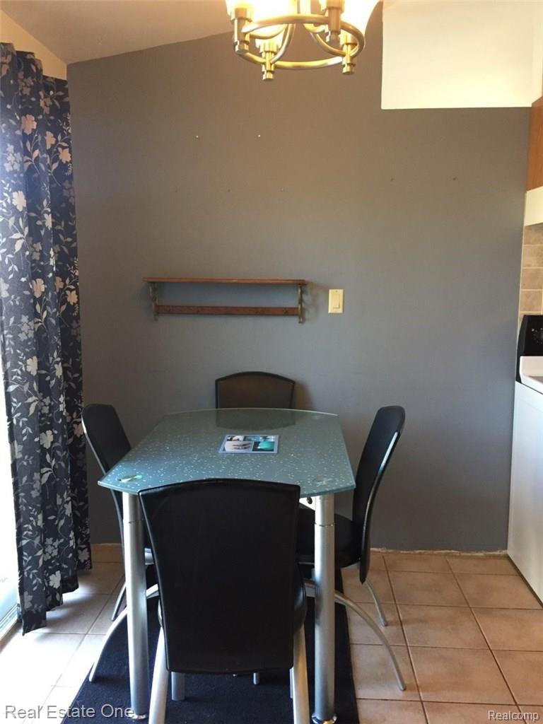 17123 Rougeway Street Livonia, MI 48152 - Photo 9 of 25 dining area.jpg