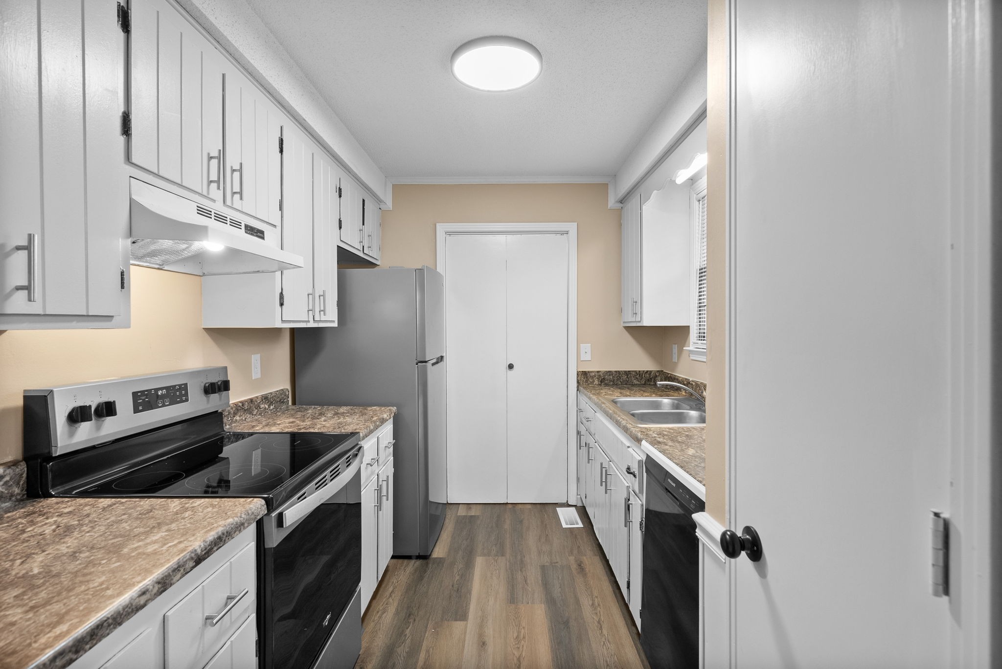 619 Ranch Hill Drive Clarksville, TN 37042 - Photo 14 of 32 a kitchen with stainless steel appliances granite countertop a stove and a refrigerator