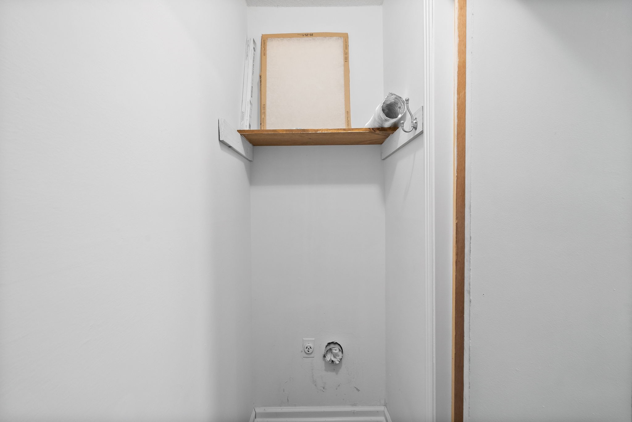 619 Ranch Hill Drive Clarksville, TN 37042 - Photo 18 of 32 a bathroom with a sink and mirror