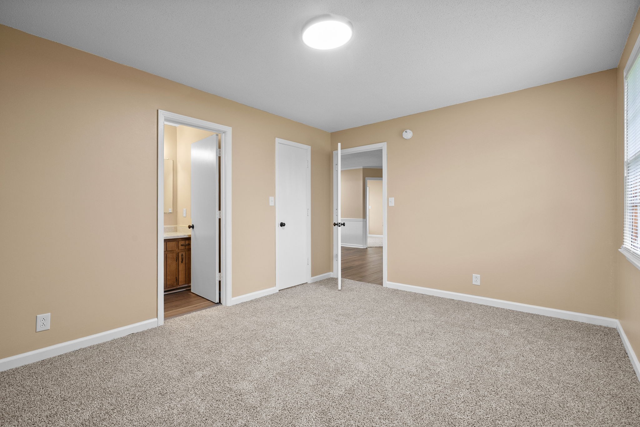 619 Ranch Hill Drive Clarksville, TN 37042 - Photo 21 of 32 an empty room with closet area