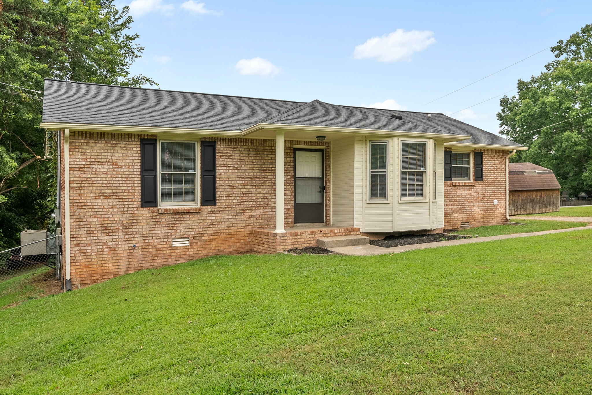 619 Ranch Hill Drive Clarksville, TN 37042 - Photo 5 of 32 a front view of a house with a garden