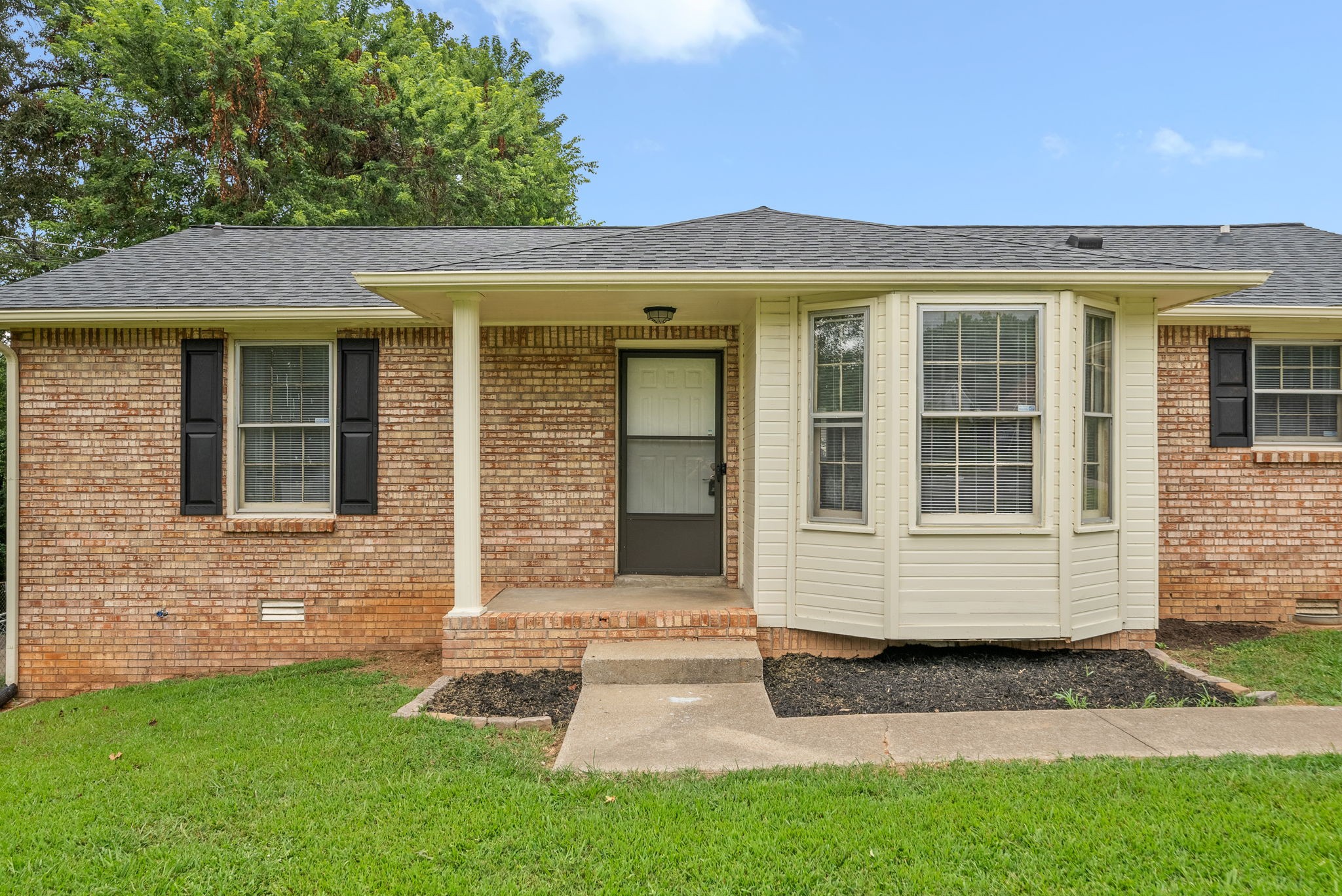619 Ranch Hill Drive Clarksville, TN 37042 - Photo 7 of 32 a front view of a house with a yard