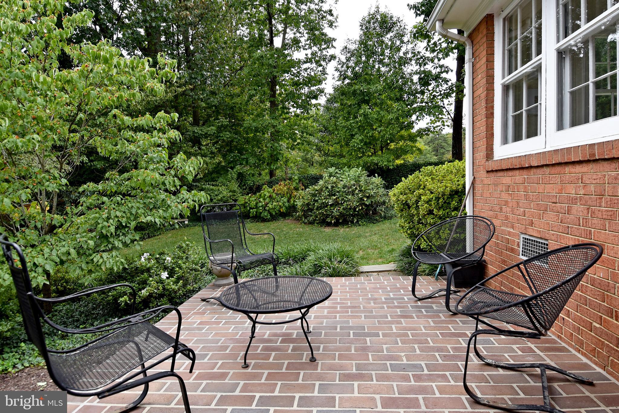 1404 Ruffner Road Alexandria, VA 22302 - Photo 31 of 34 a view of a chairs and tables in the backyard