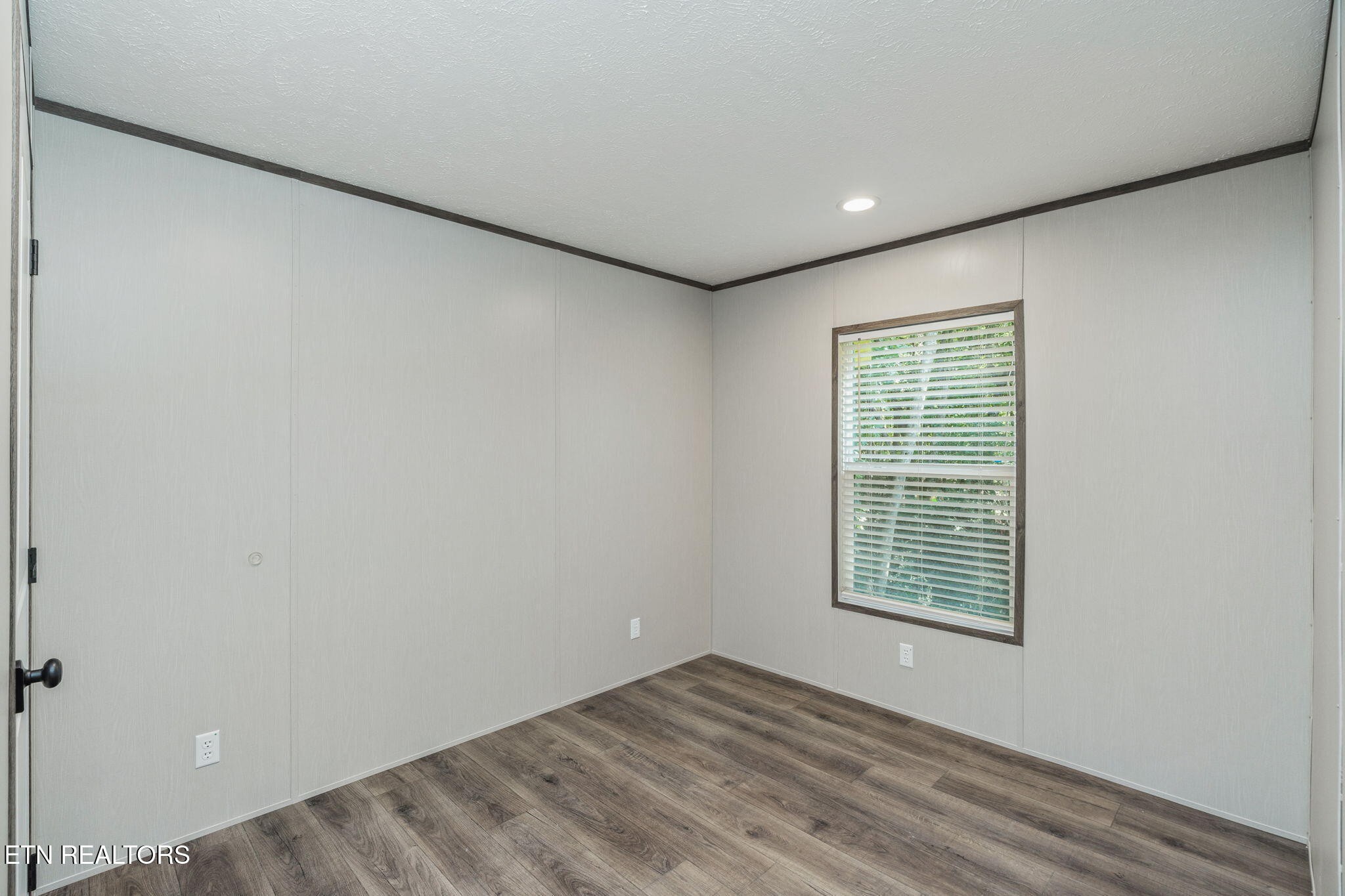 400 Matlock Trail Loudon, TN 37774 - Photo 27 of 50 an empty room with windows