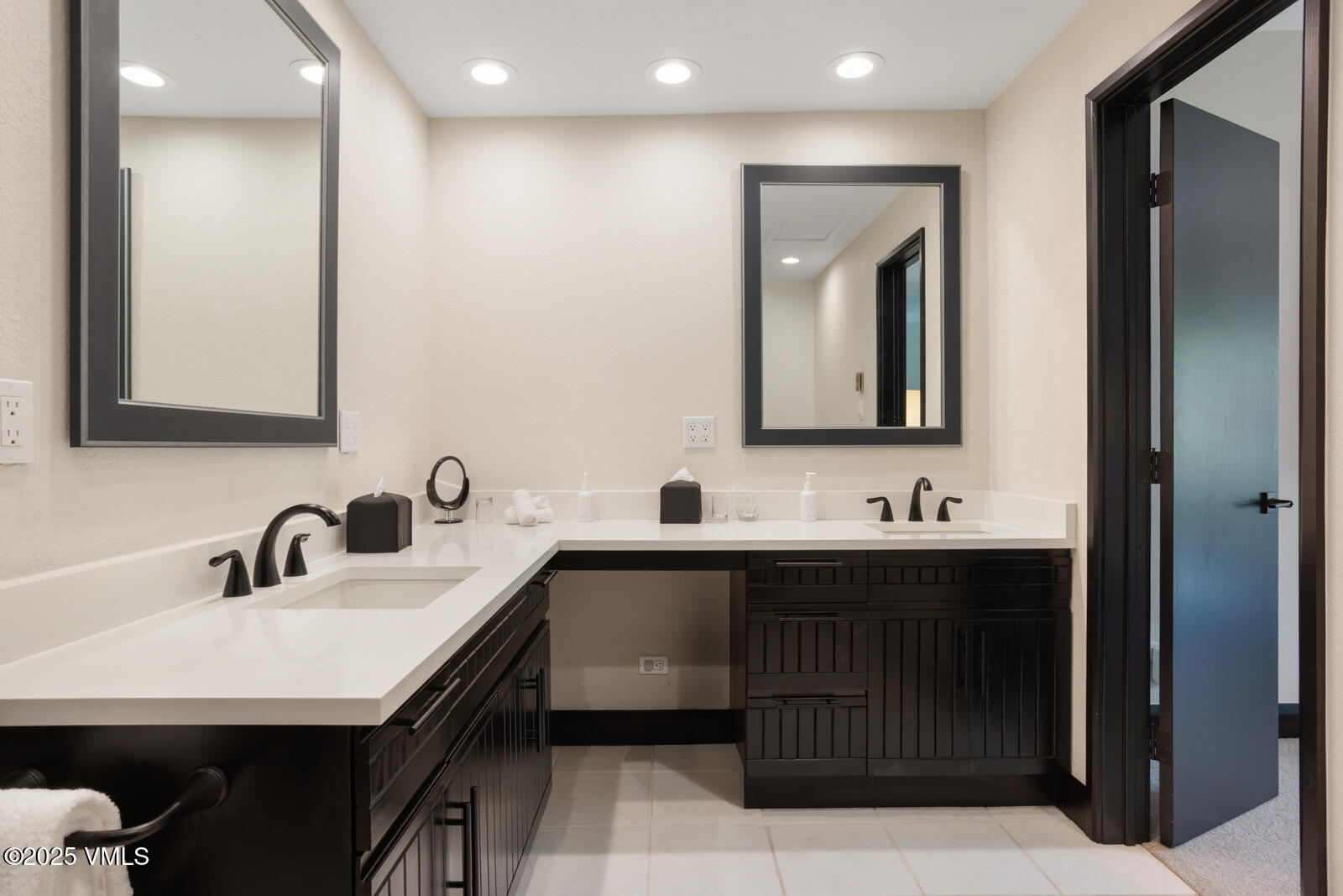 120 Offerson Road, Unit 7320 Beaver Creek, CO 81620 - Photo 22 of 50 Large primary en-suite bathroom