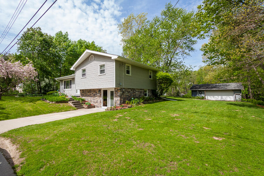 4666 Reynolds Road Jackson, MI 49201 - Photo 2 of 27 _MG_0052