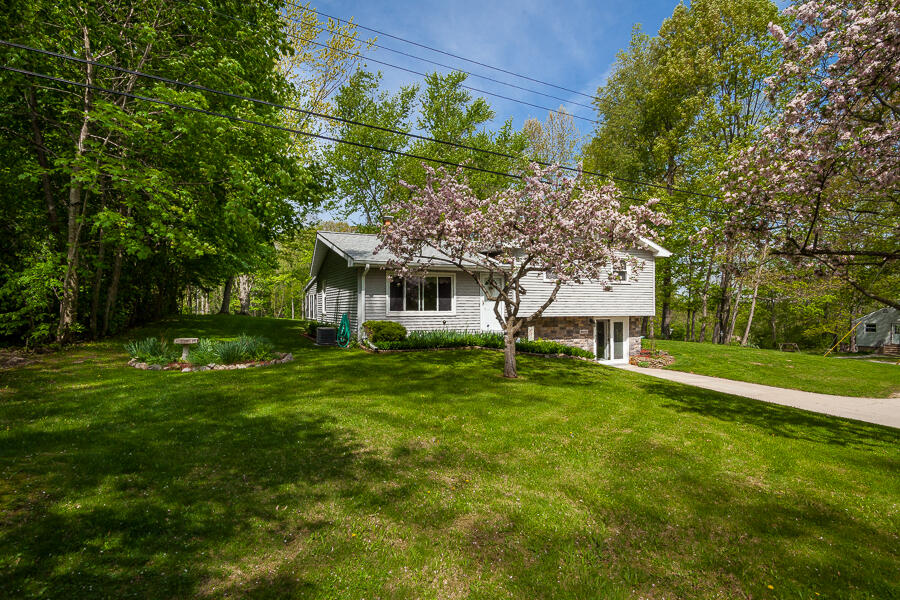 4666 Reynolds Road Jackson, MI 49201 - Photo 3 of 27 _MG_0053