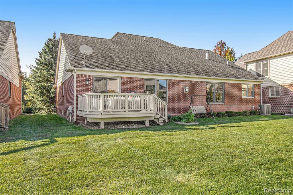 41568 Thoreau Ridge Novi, MI 48377 - Photo 31 of 36