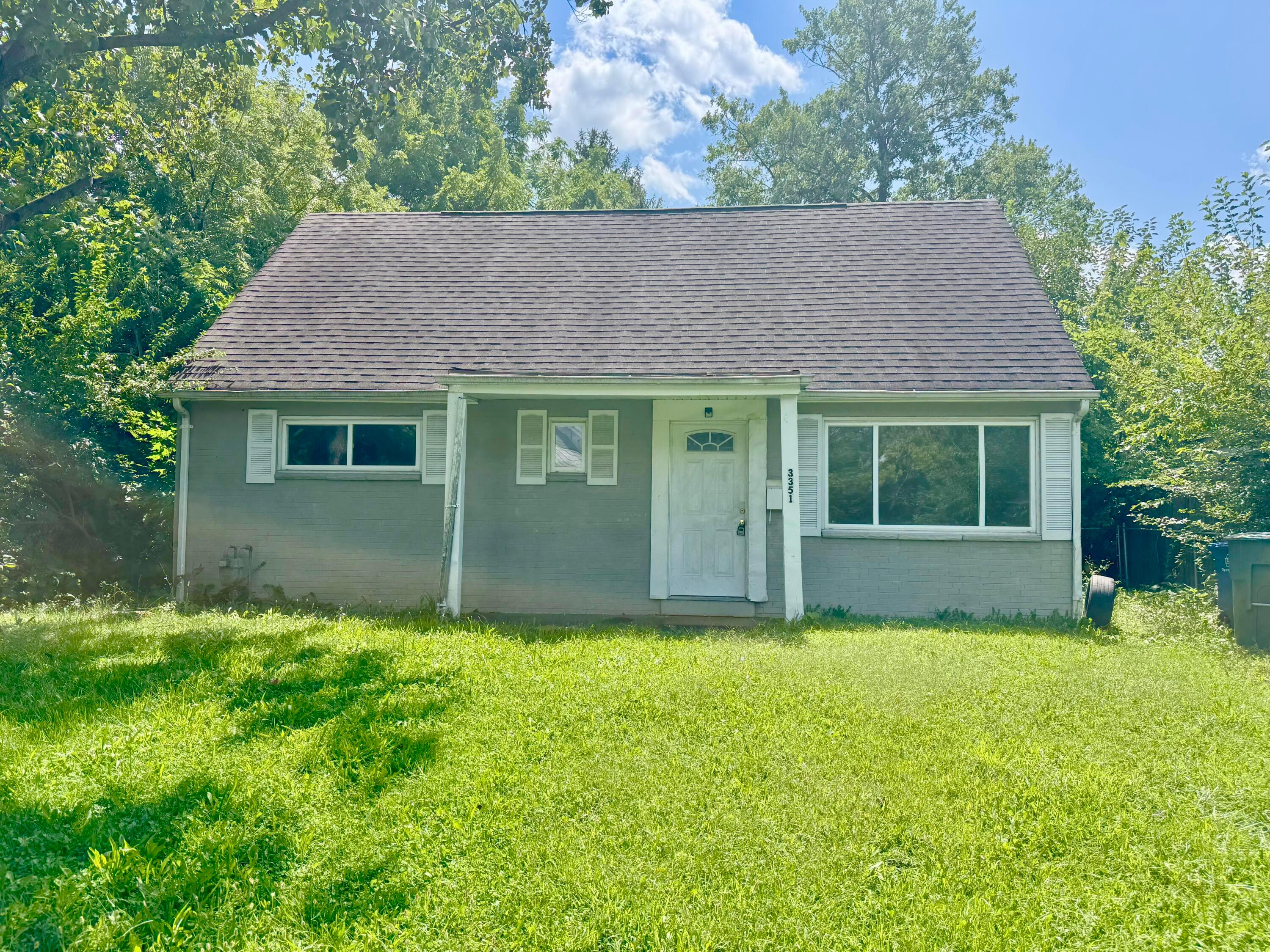 3351 Eakin Road Columbus, OH 43204 - Photo 2 of 20 IMG_9427