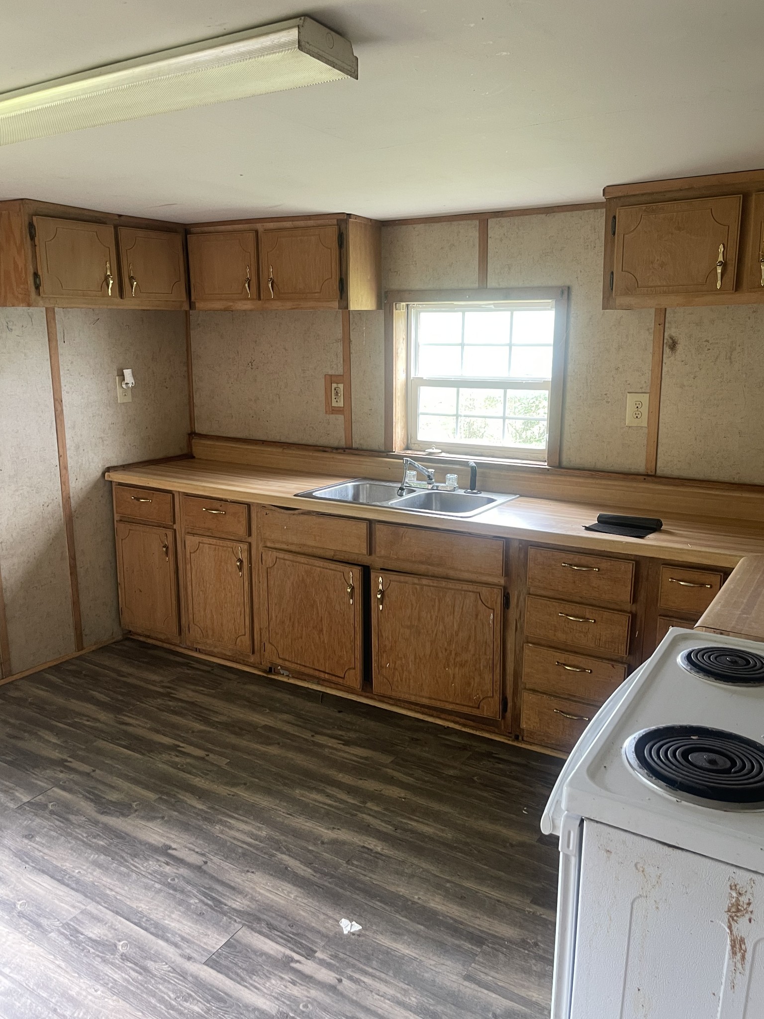 263 Reeves Street Lexington, TN 38351 - Photo 16 of 19 a kitchen with stainless steel appliances granite countertop a sink stove and cabinets