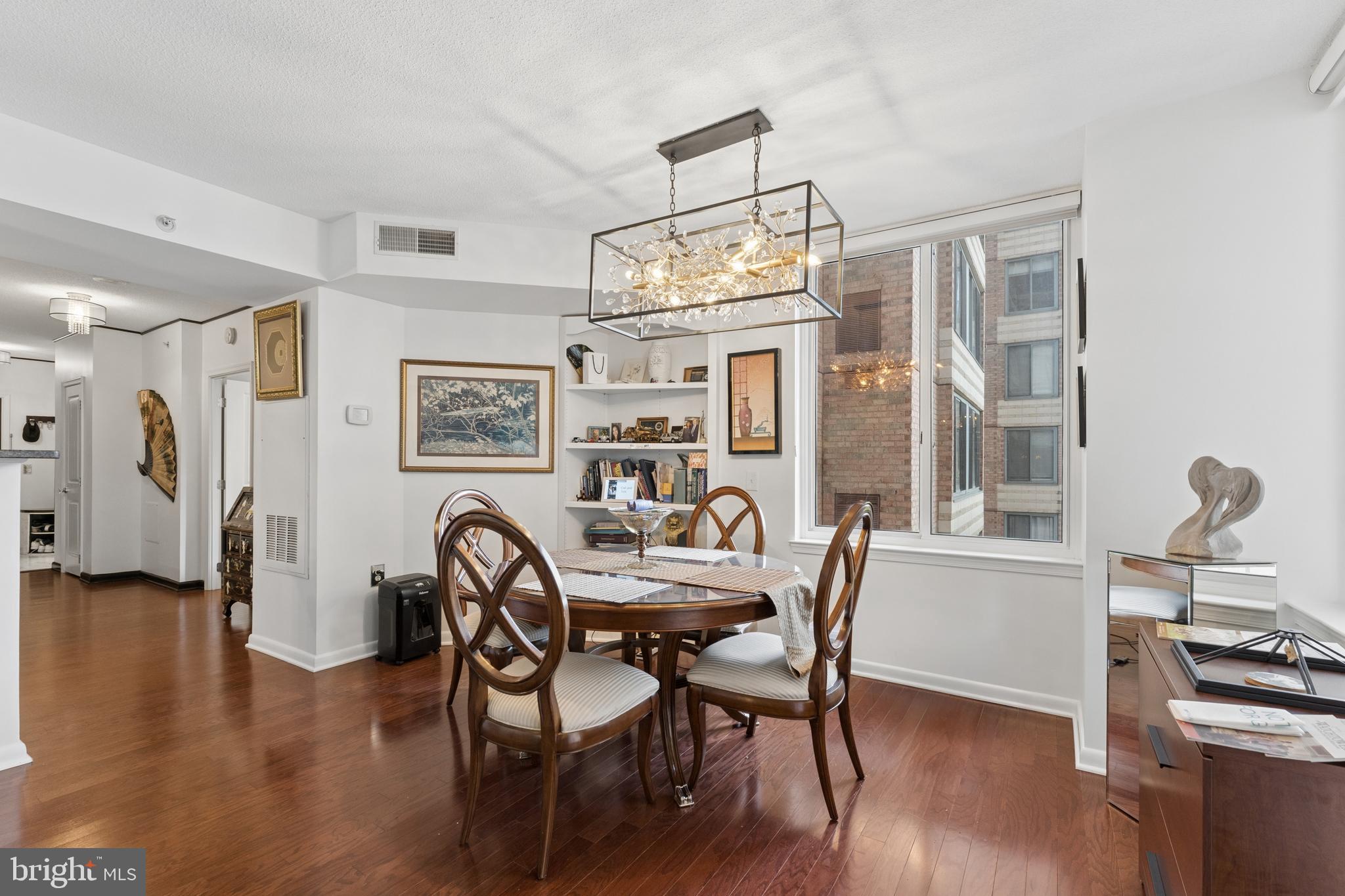 851 North Glebe Road, Unit 706 Arlington, VA 22203 - Photo 9 of 34 a dining room with furniture and window