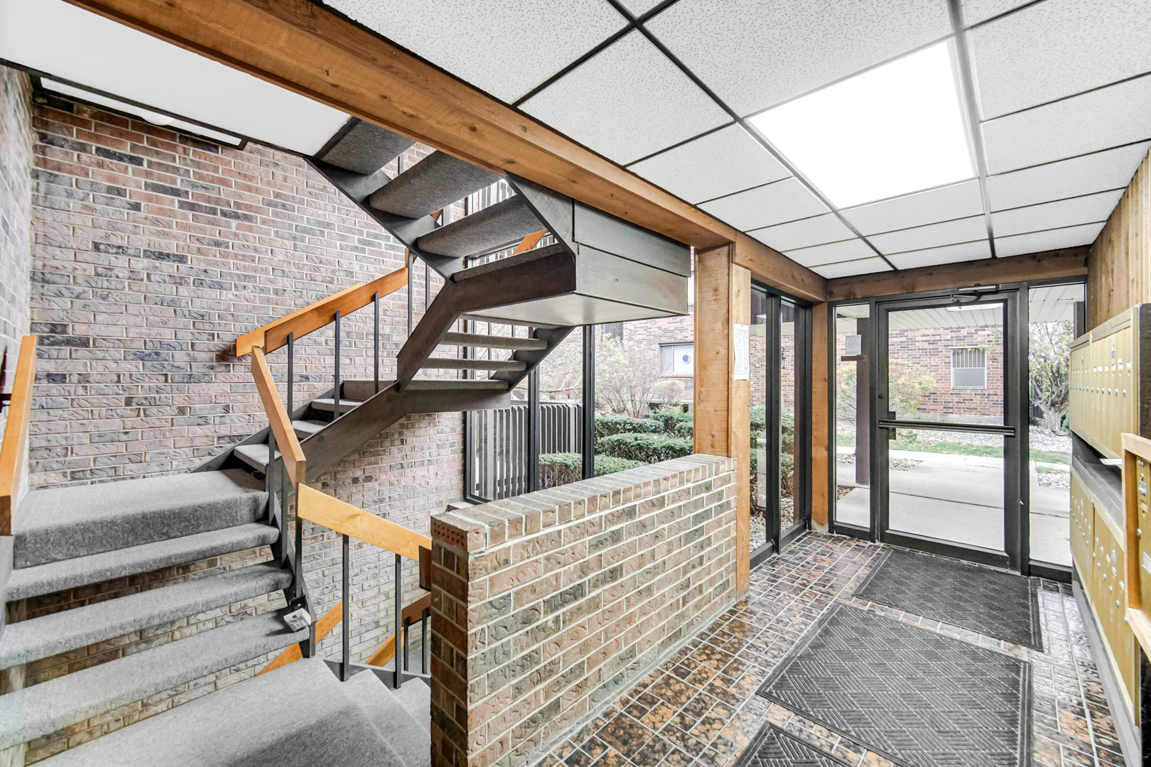 1502 Woodbridge Road, Unit 1E Joliet, IL 60436 - Photo 2 of 20 Gallery Image 2