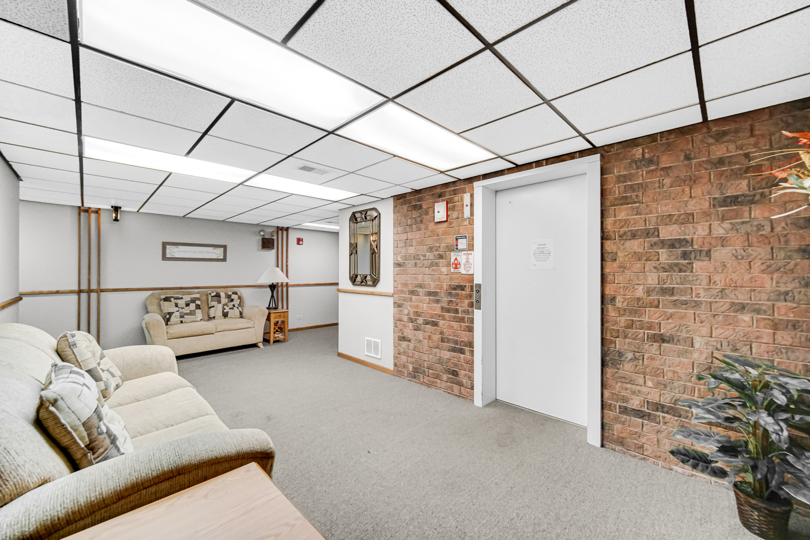1502 Woodbridge Road, Unit 1E Joliet, IL 60436 - Photo 3 of 20 Gallery Image 3