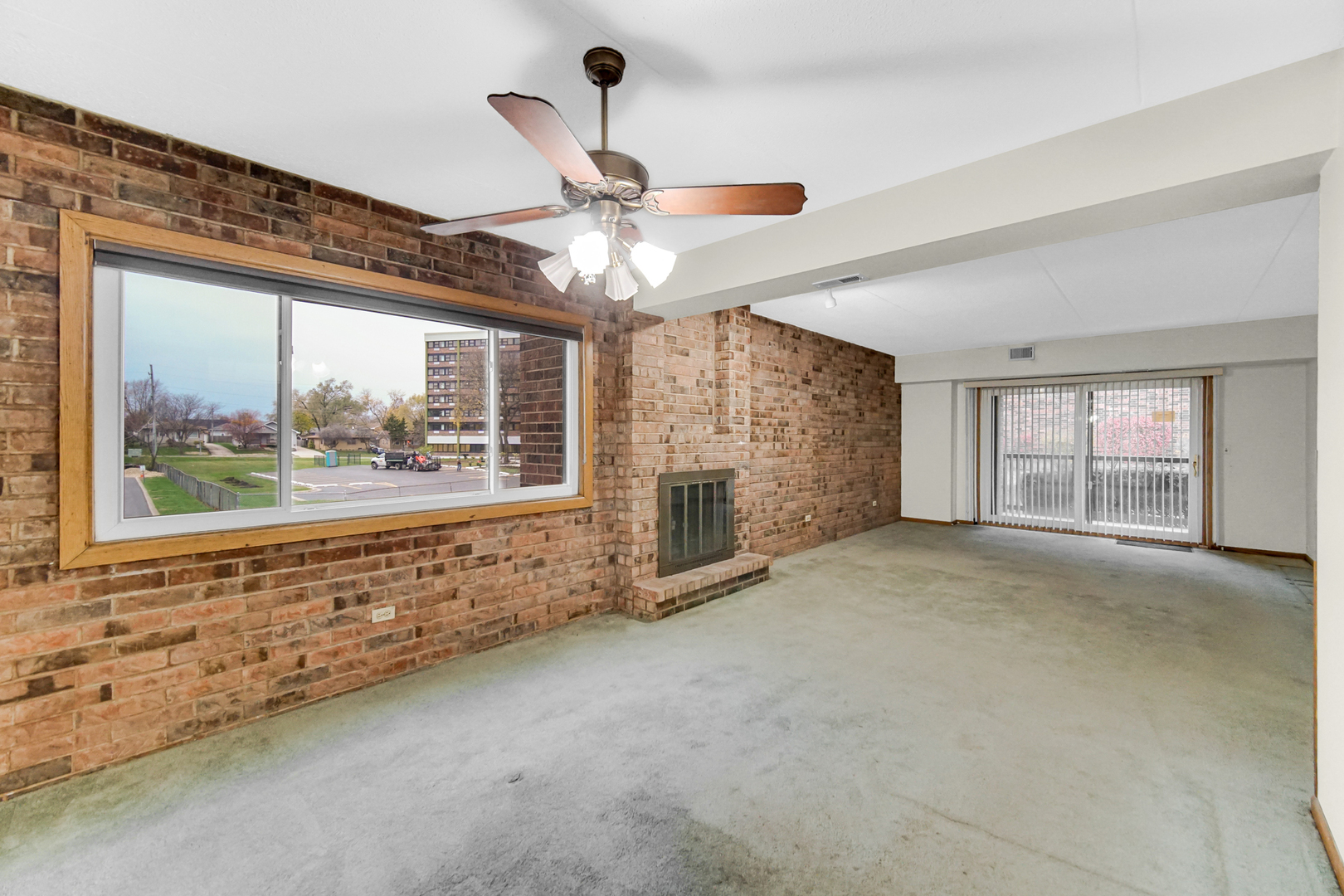 1502 Woodbridge Road, Unit 1E Joliet, IL 60436 - Photo 4 of 20 Gallery Image 4