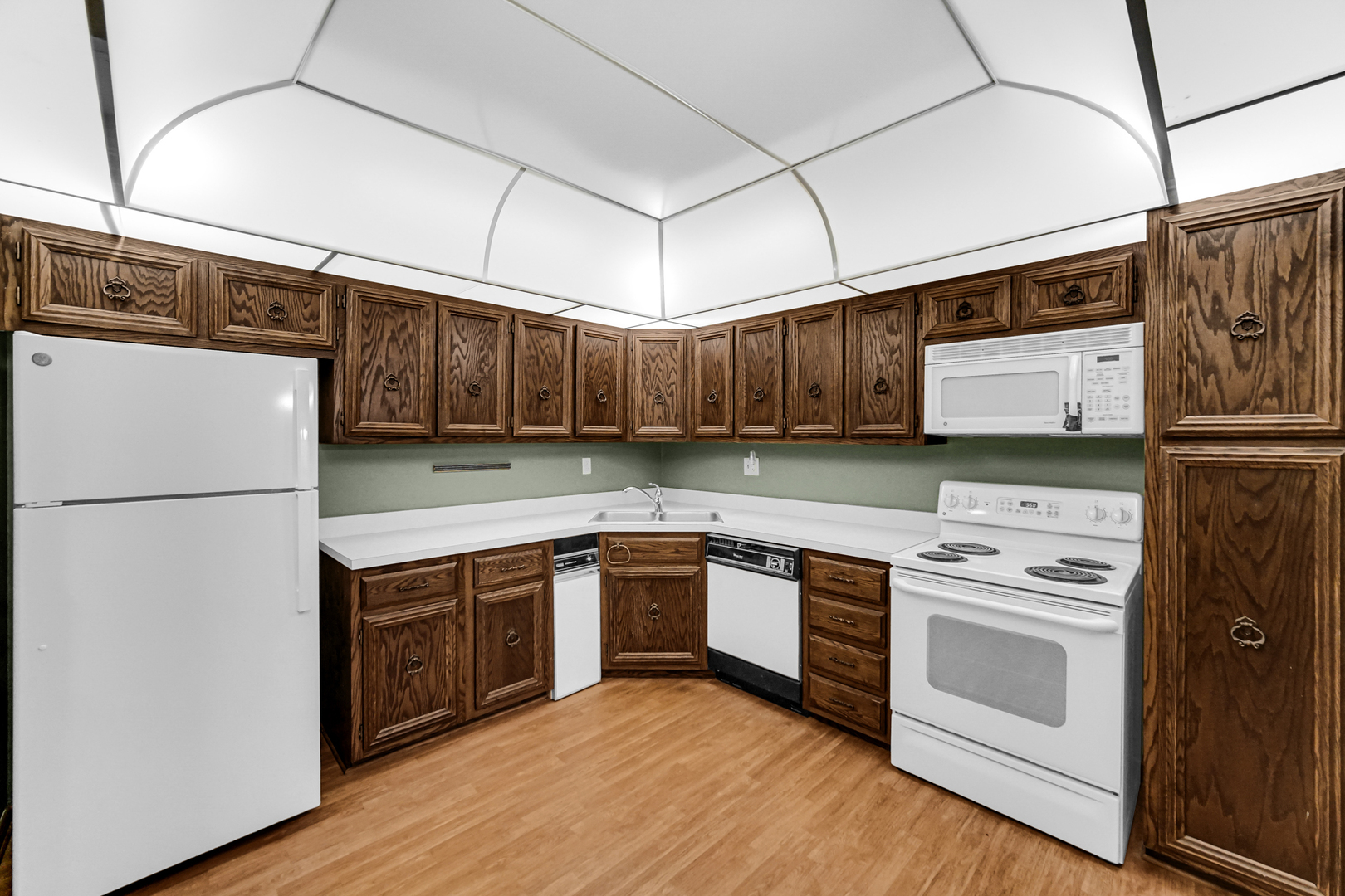 1502 Woodbridge Road, Unit 1E Joliet, IL 60436 - Photo 9 of 20 Gallery Image 9