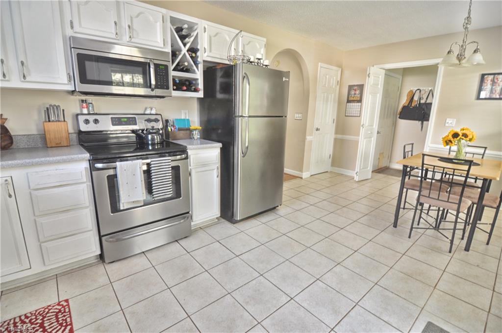 5040 Springhouse Farm Road Winston-Salem, NC 27107 - Photo 5 of 17 Gallery Image 5