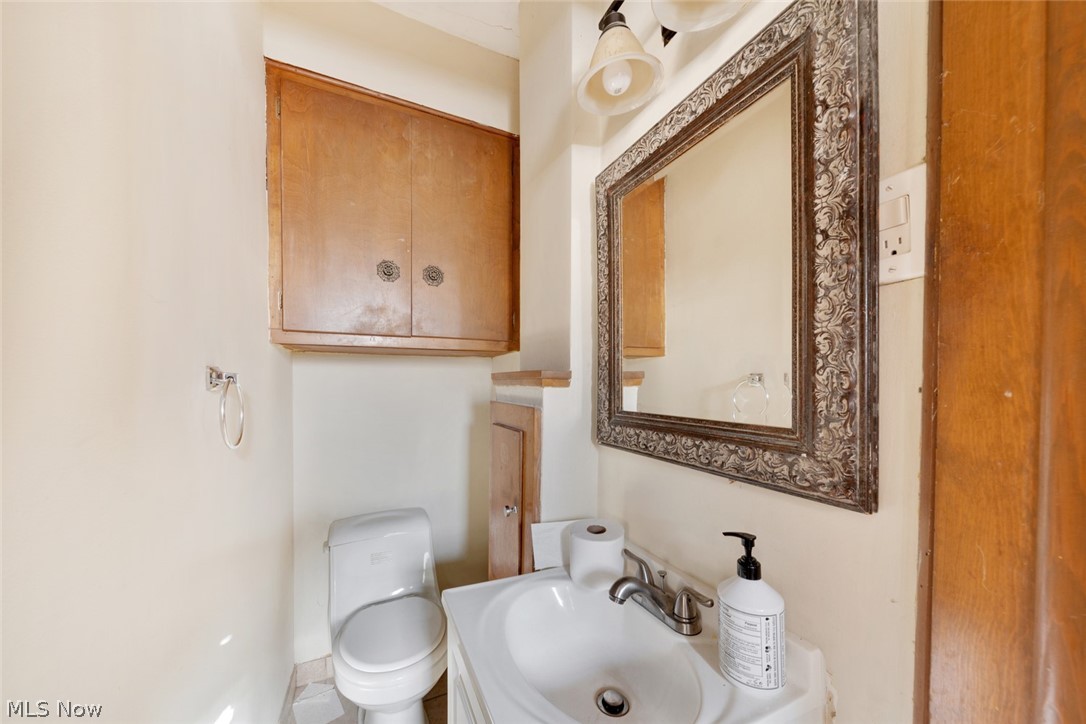 3200 Oak Road Cleveland, OH 44118 - Photo 6 of 15
