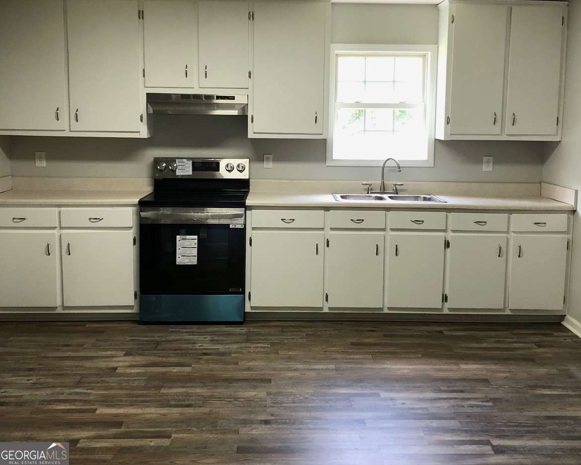 153 A Cox Road Gordon, GA 31031 - Photo 15 of 16 a kitchen with granite countertop a stove a sink and a granite counter tops