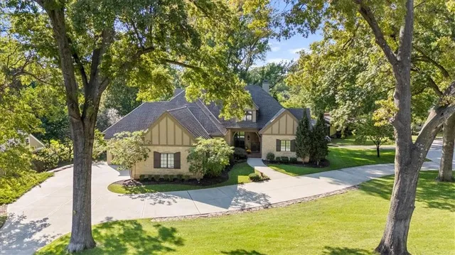 $2,500,000 | 8500 Belinder Road, Leawood, KS 66206
