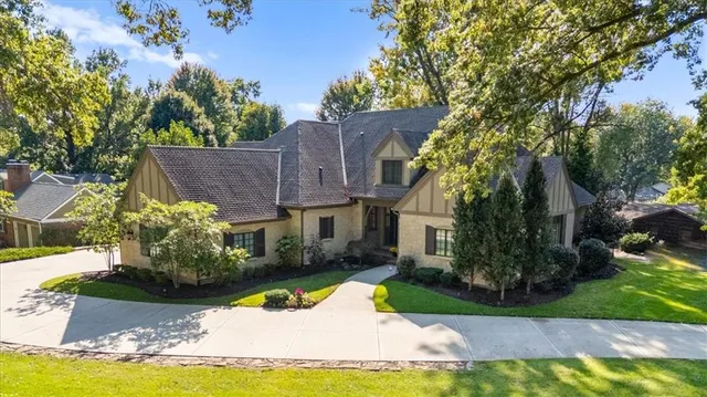 $2,500,000 | 8500 Belinder Road, Leawood, KS 66206