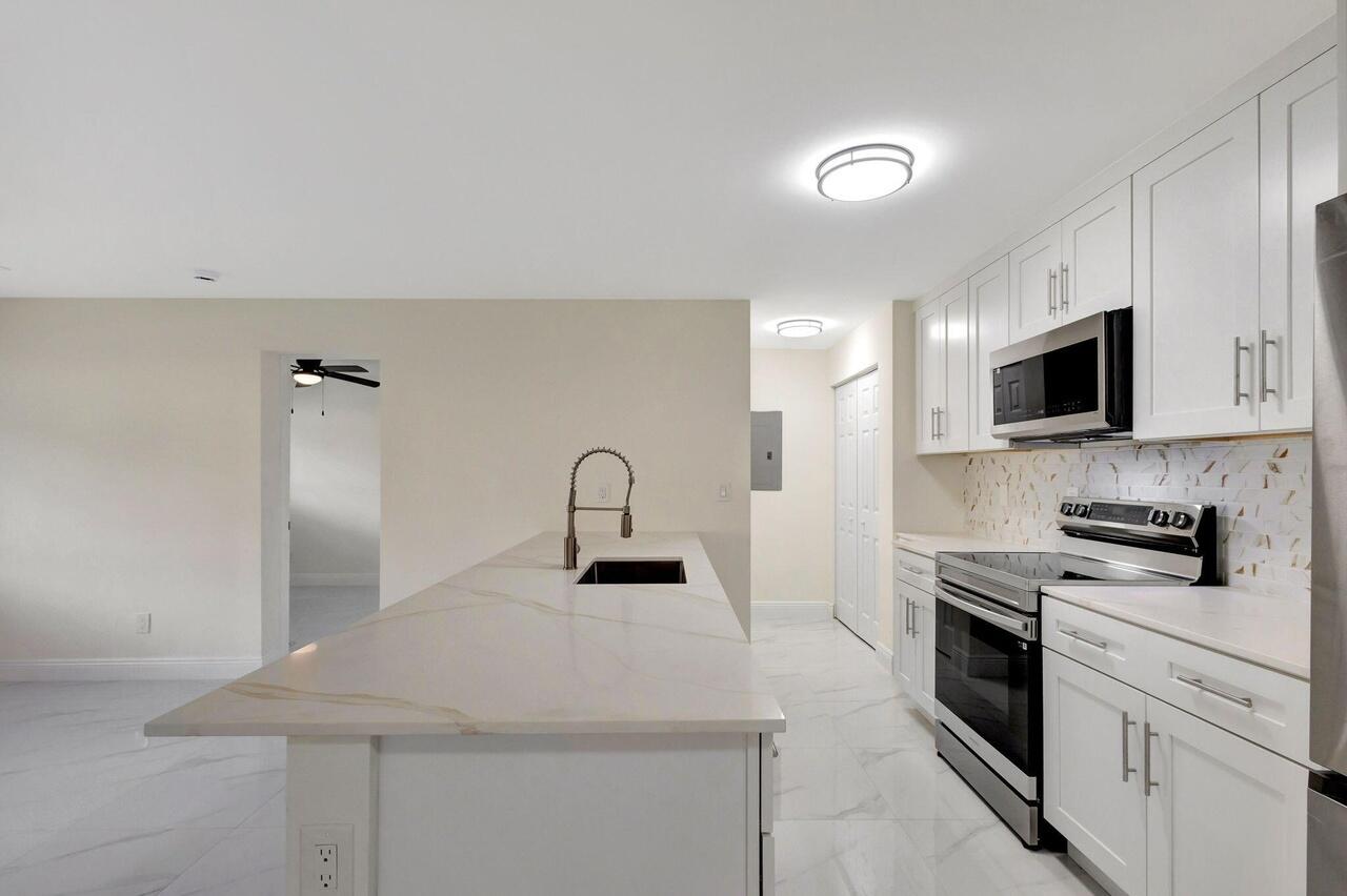 2016 Avenue South Riviera Beach, FL 33404 - Photo 15 of 17 RX-11031054_9_0